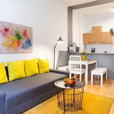Cozy 2 Room Apartment Next To Hermannstrasse เบอร์ลิน ภายนอก รูปภาพ