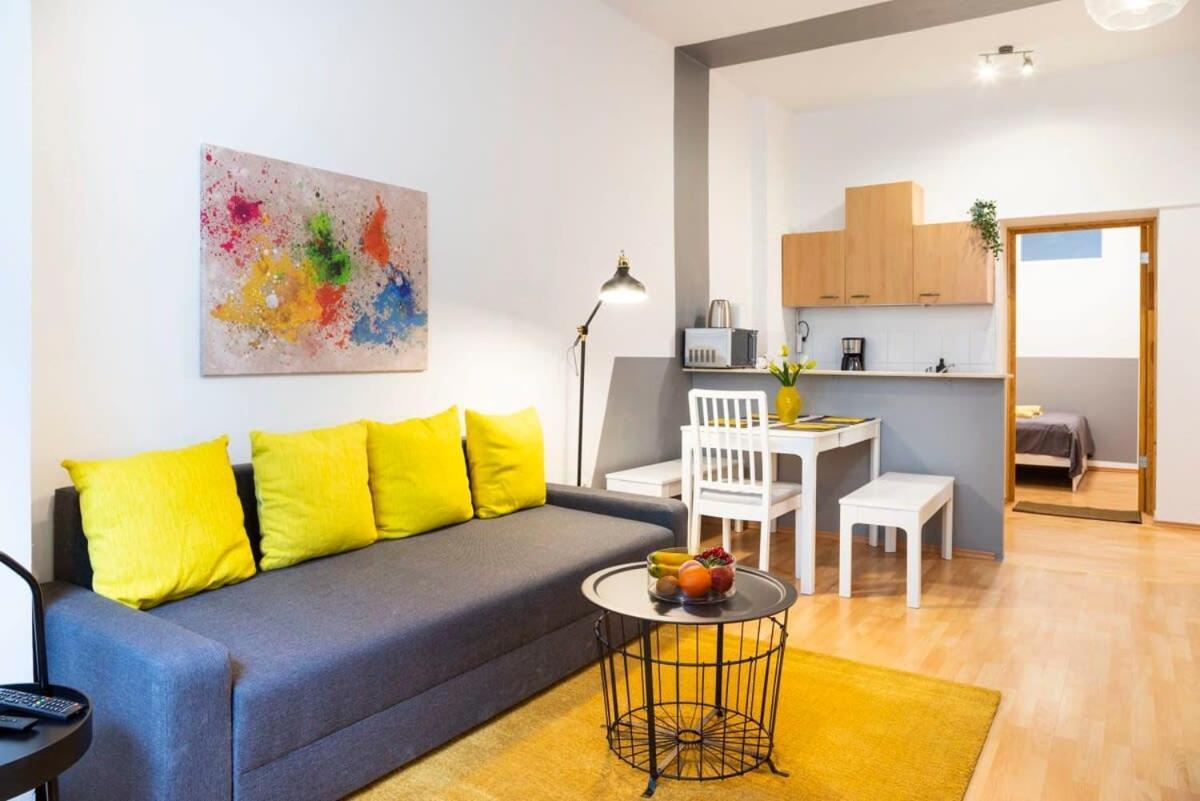 Cozy 2 Room Apartment Next To Hermannstrasse เบอร์ลิน ภายนอก รูปภาพ