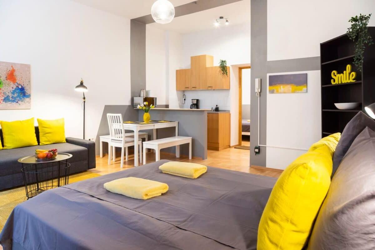 Cozy 2 Room Apartment Next To Hermannstrasse เบอร์ลิน ภายนอก รูปภาพ