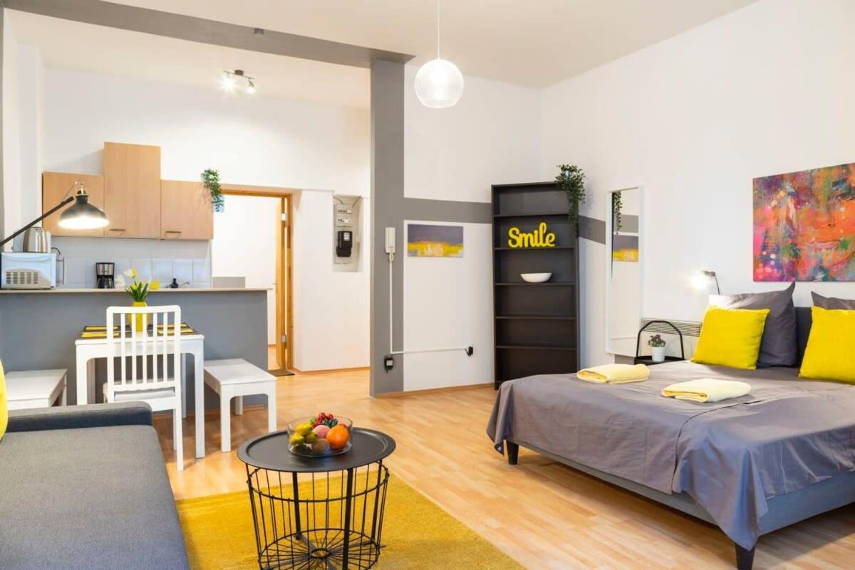 Cozy 2 Room Apartment Next To Hermannstrasse เบอร์ลิน ภายนอก รูปภาพ