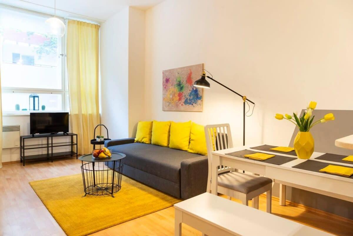 Cozy 2 Room Apartment Next To Hermannstrasse เบอร์ลิน ภายนอก รูปภาพ