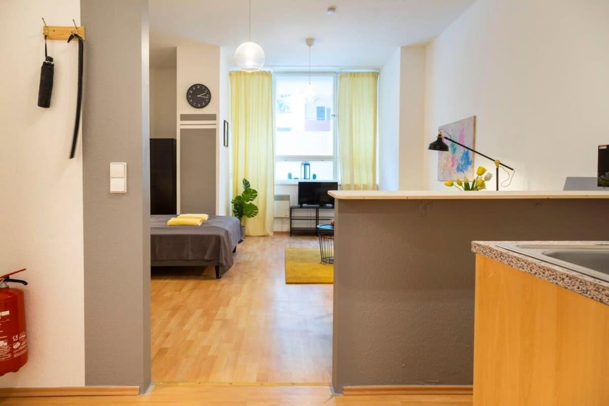 Cozy 2 Room Apartment Next To Hermannstrasse เบอร์ลิน ภายนอก รูปภาพ
