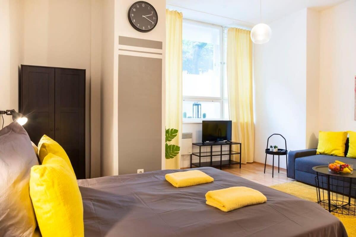 Cozy 2 Room Apartment Next To Hermannstrasse เบอร์ลิน ภายนอก รูปภาพ