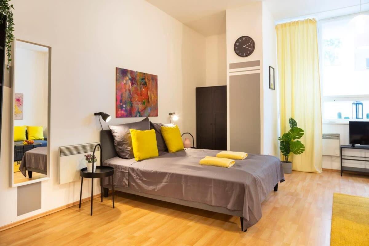 Cozy 2 Room Apartment Next To Hermannstrasse เบอร์ลิน ภายนอก รูปภาพ
