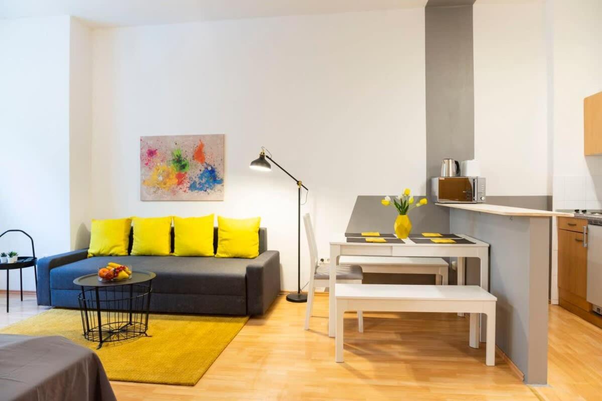 Cozy 2 Room Apartment Next To Hermannstrasse เบอร์ลิน ภายนอก รูปภาพ