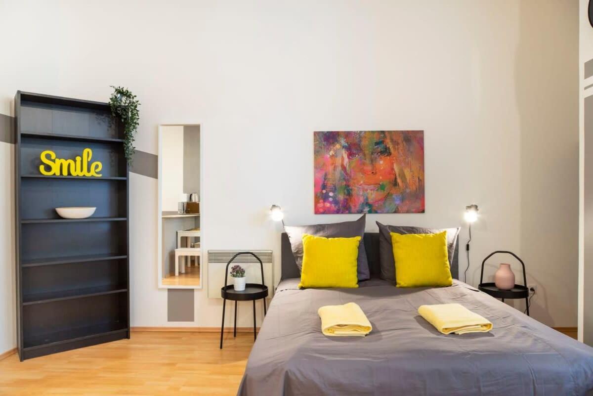 Cozy 2 Room Apartment Next To Hermannstrasse เบอร์ลิน ภายนอก รูปภาพ