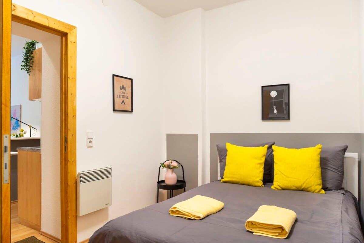 Cozy 2 Room Apartment Next To Hermannstrasse เบอร์ลิน ภายนอก รูปภาพ