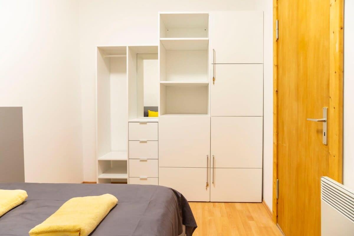 Cozy 2 Room Apartment Next To Hermannstrasse เบอร์ลิน ภายนอก รูปภาพ