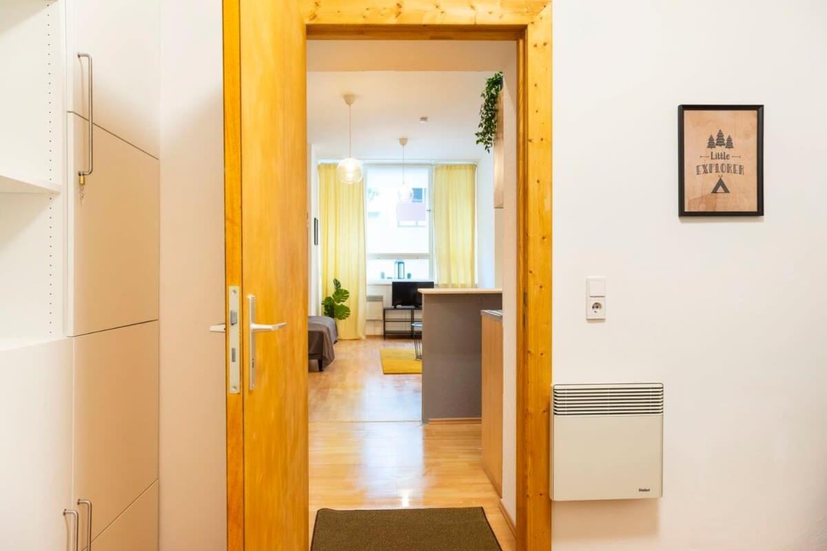 Cozy 2 Room Apartment Next To Hermannstrasse เบอร์ลิน ภายนอก รูปภาพ