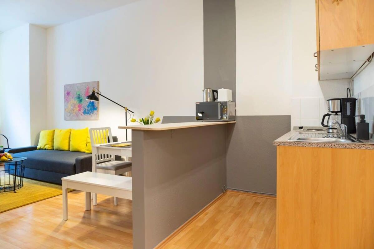 Cozy 2 Room Apartment Next To Hermannstrasse เบอร์ลิน ภายนอก รูปภาพ